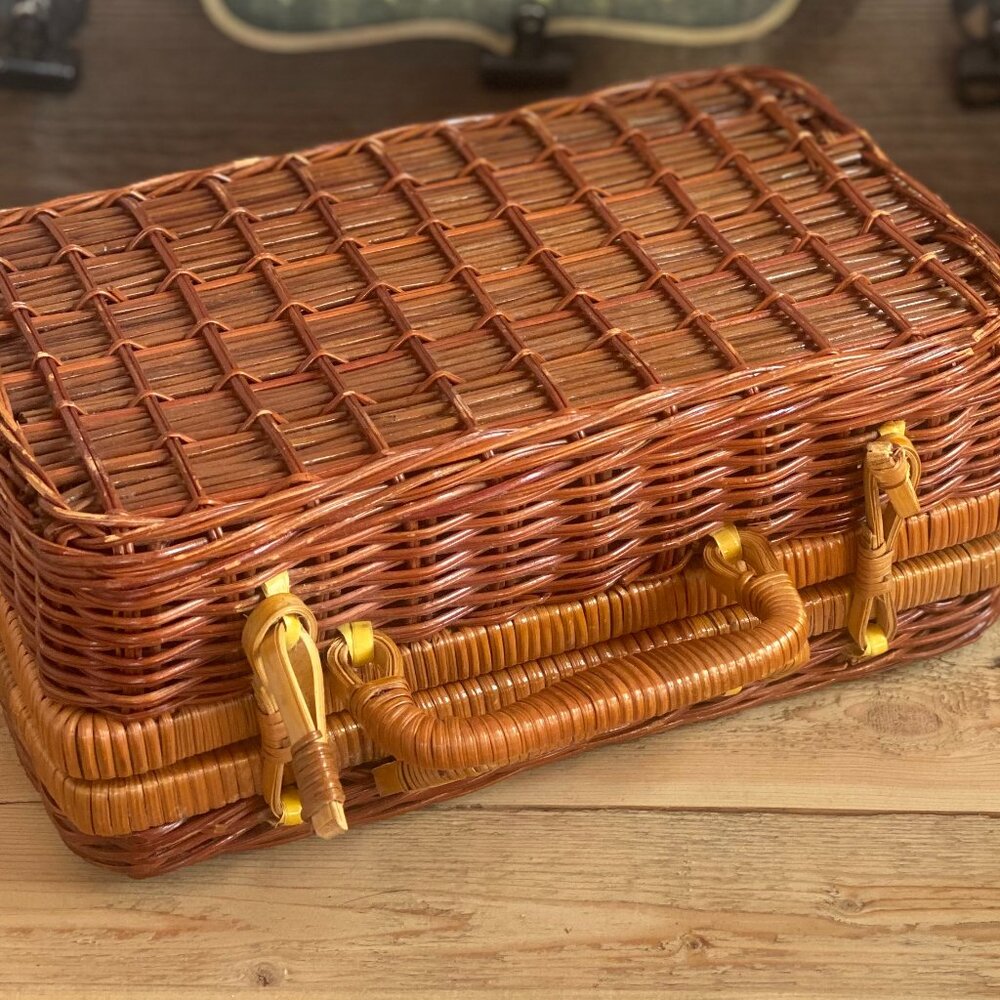 Vintage Wicker Picnic Basket Tote Double Latched Woven Rattan Retro Handbag - Picture 2 of 8